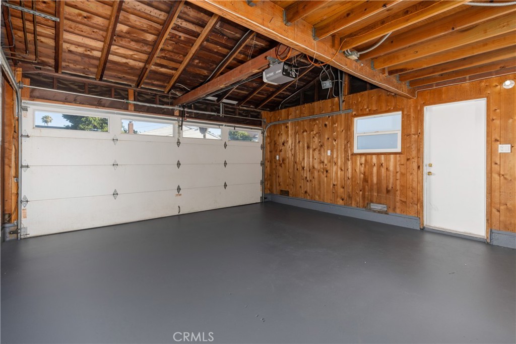 2051 W Elberon