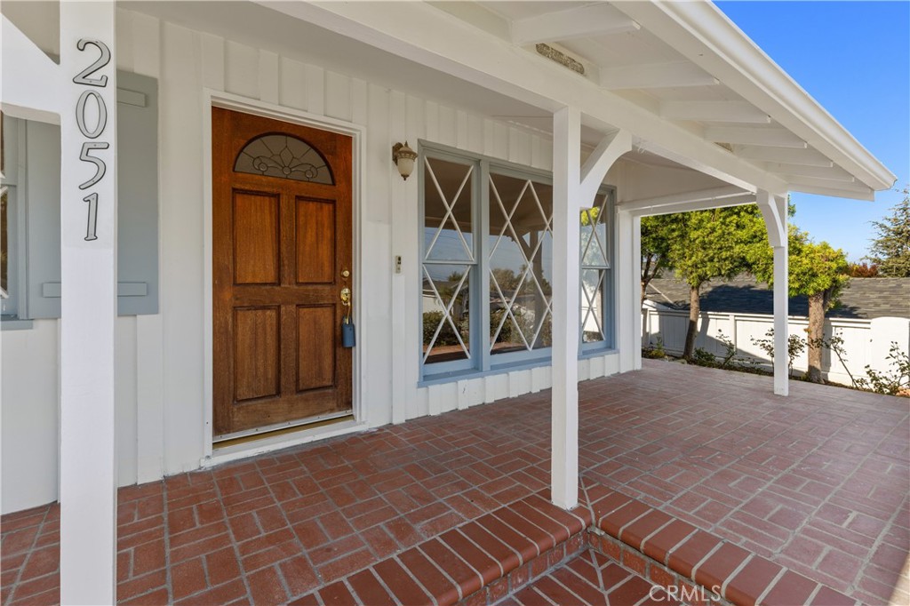 2051 W Elberon