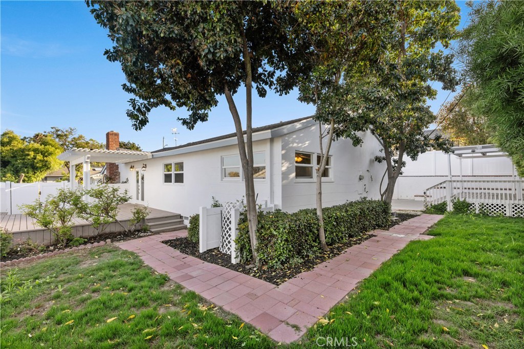 2051 W Elberon