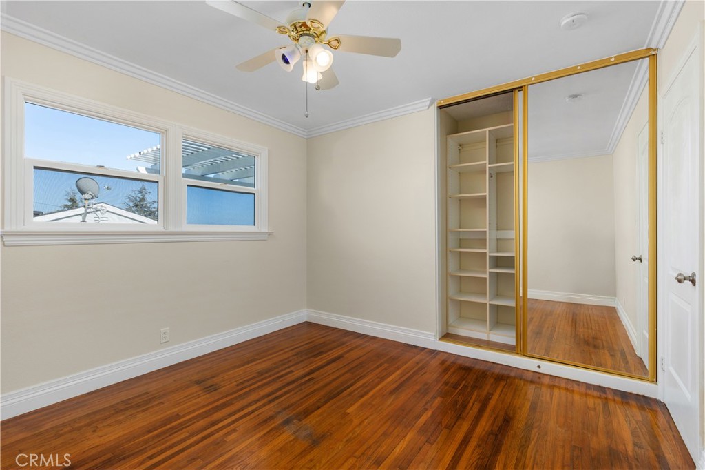 2051 W Elberon