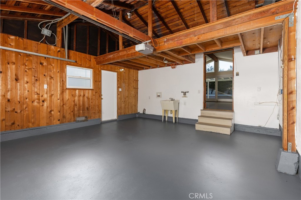 2051 W Elberon