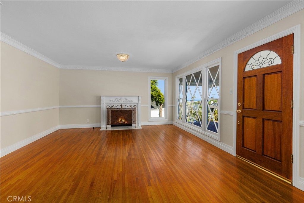 2051 W Elberon