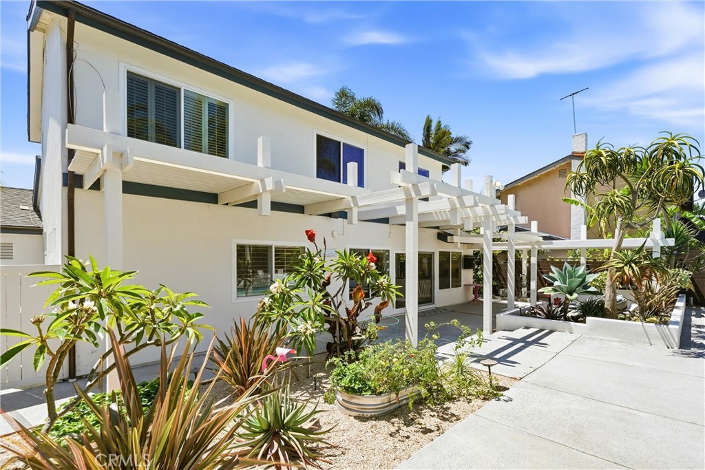 17982 Dellglen Circle