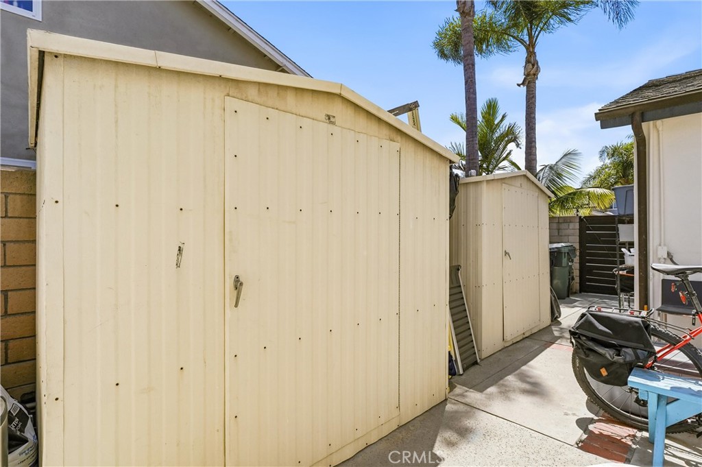 17982 Dellglen Circle