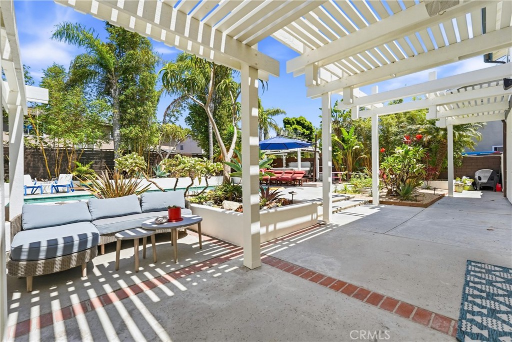 17982 Dellglen Circle