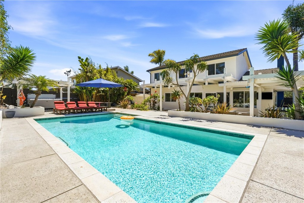 17982 Dellglen Circle