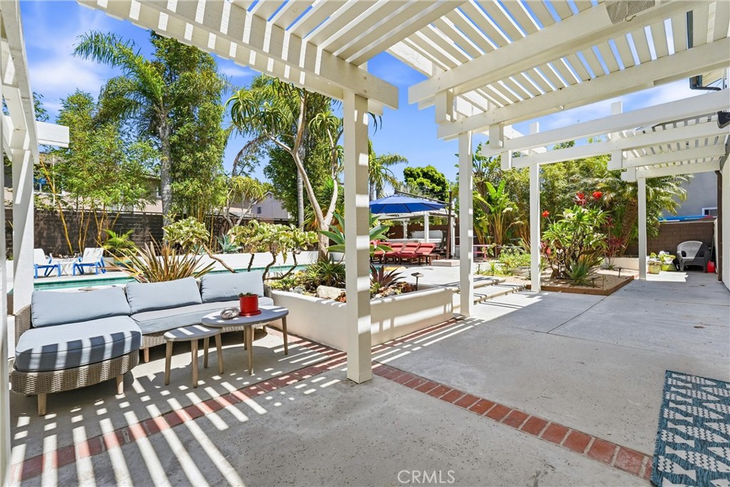 17982 Dellglen Circle