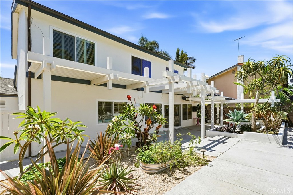 17982 Dellglen Circle