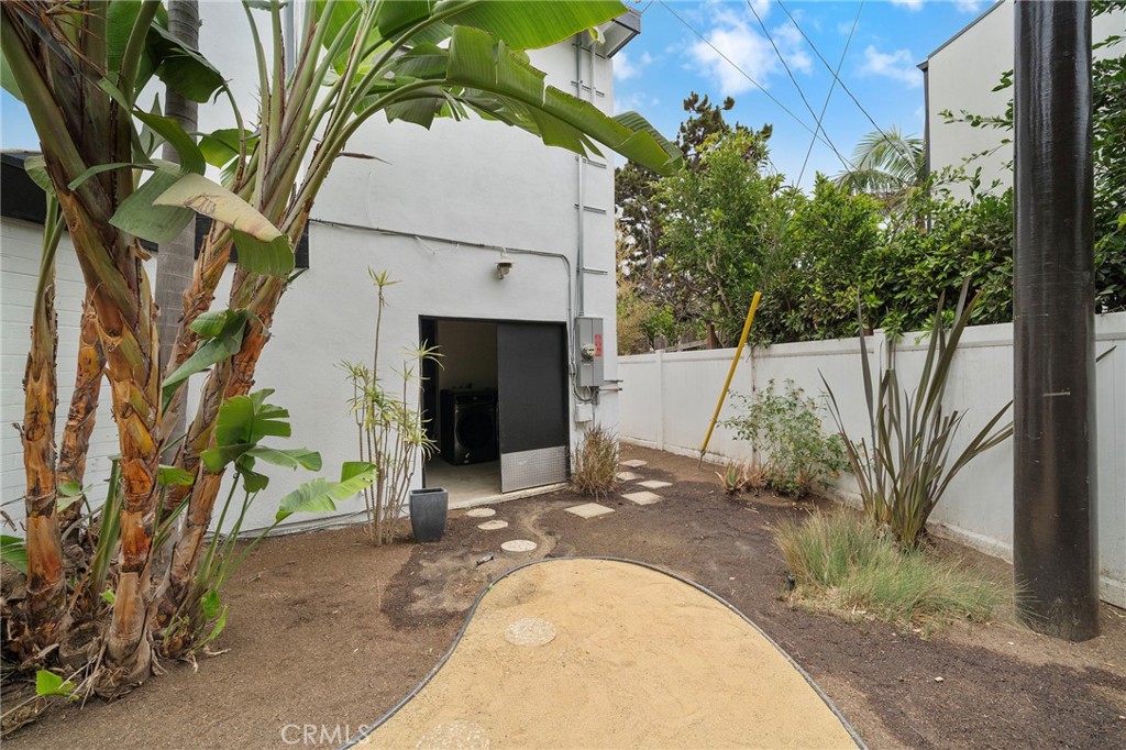10540 W Olympic