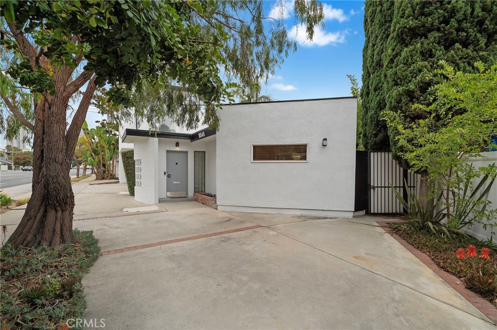 10540 W Olympic