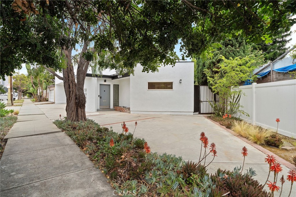 10540 W Olympic