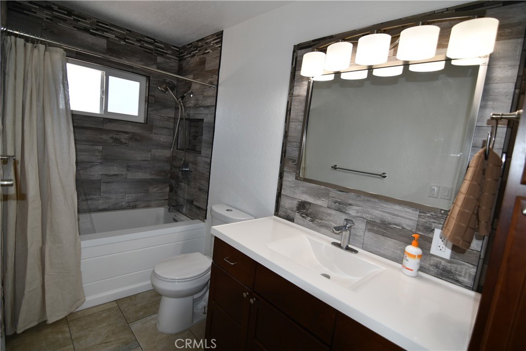 2161 Valley View