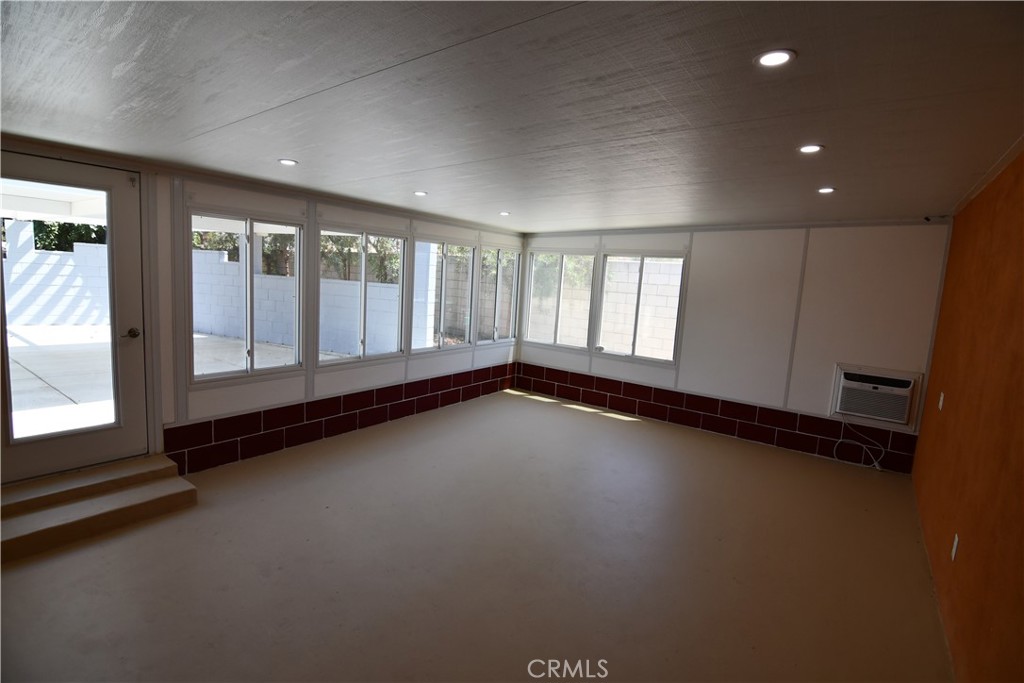 2161 Valley View