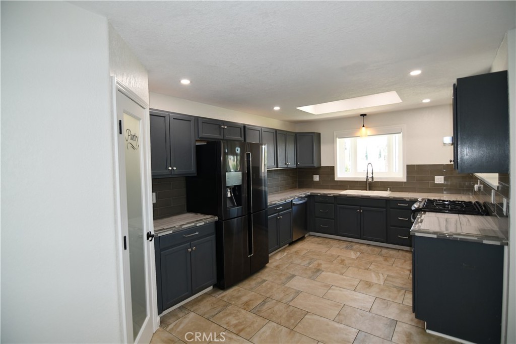 2161 Valley View