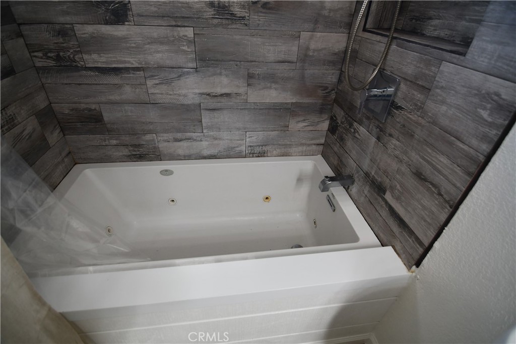 2161 Valley View
