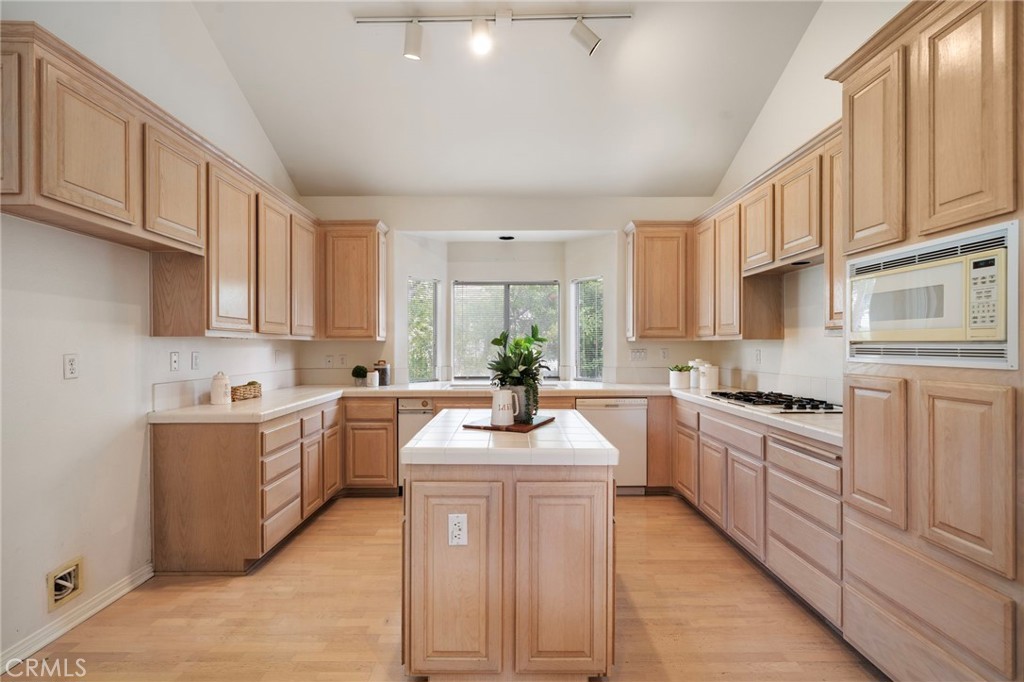 34142 Capistrano by the Sea