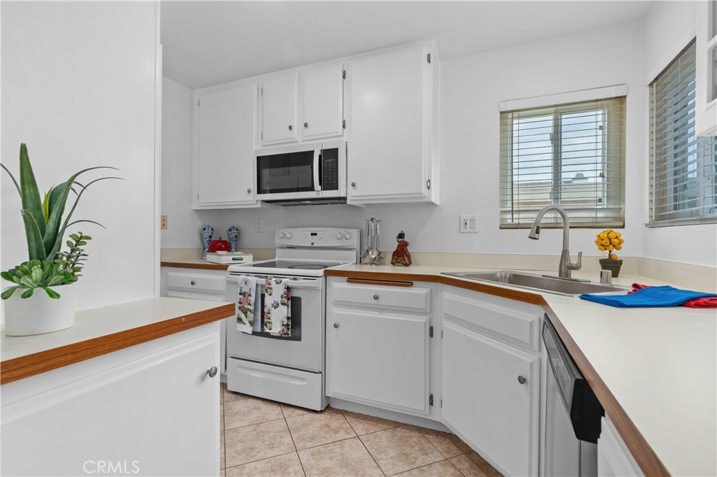 6951 Knollcrest 56