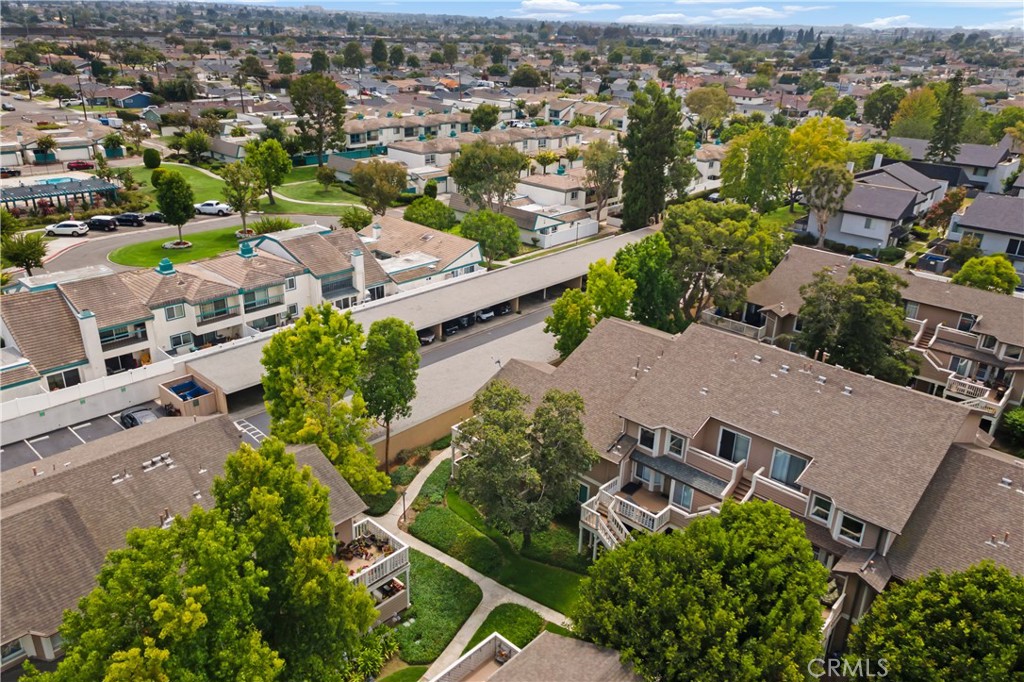 6951 Knollcrest 56