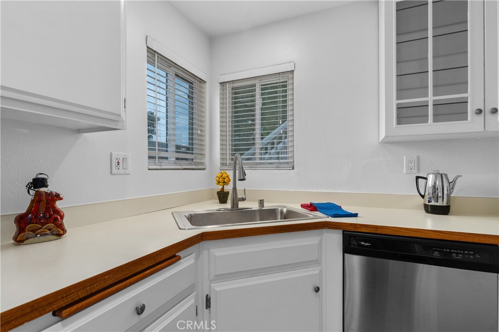 6951 Knollcrest 56