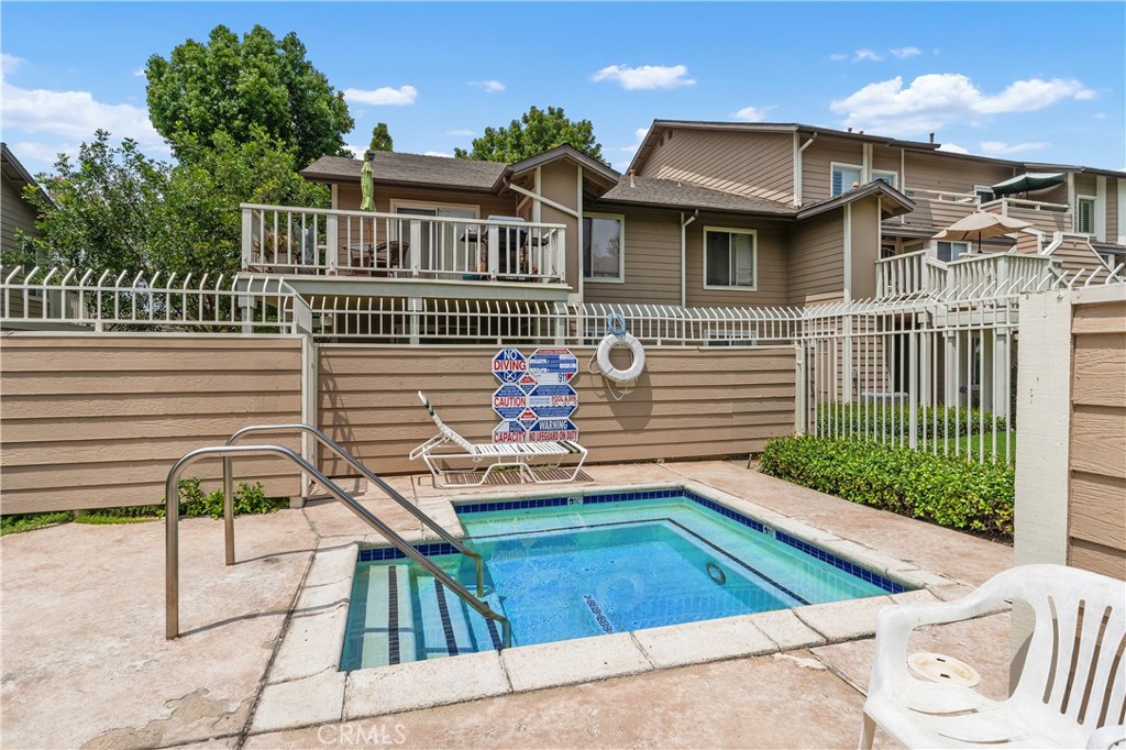 6951 Knollcrest 56