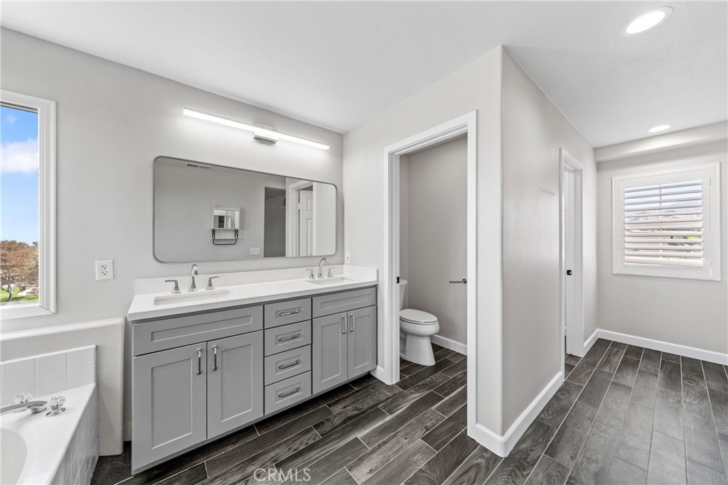 3306 Rochelle