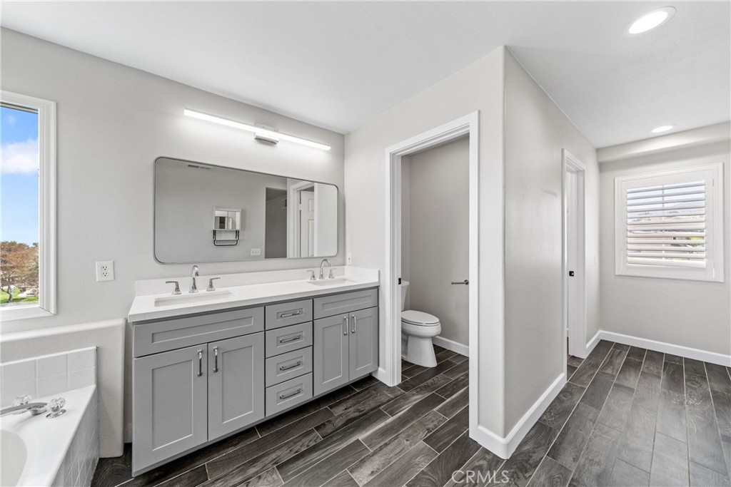 3306 Rochelle