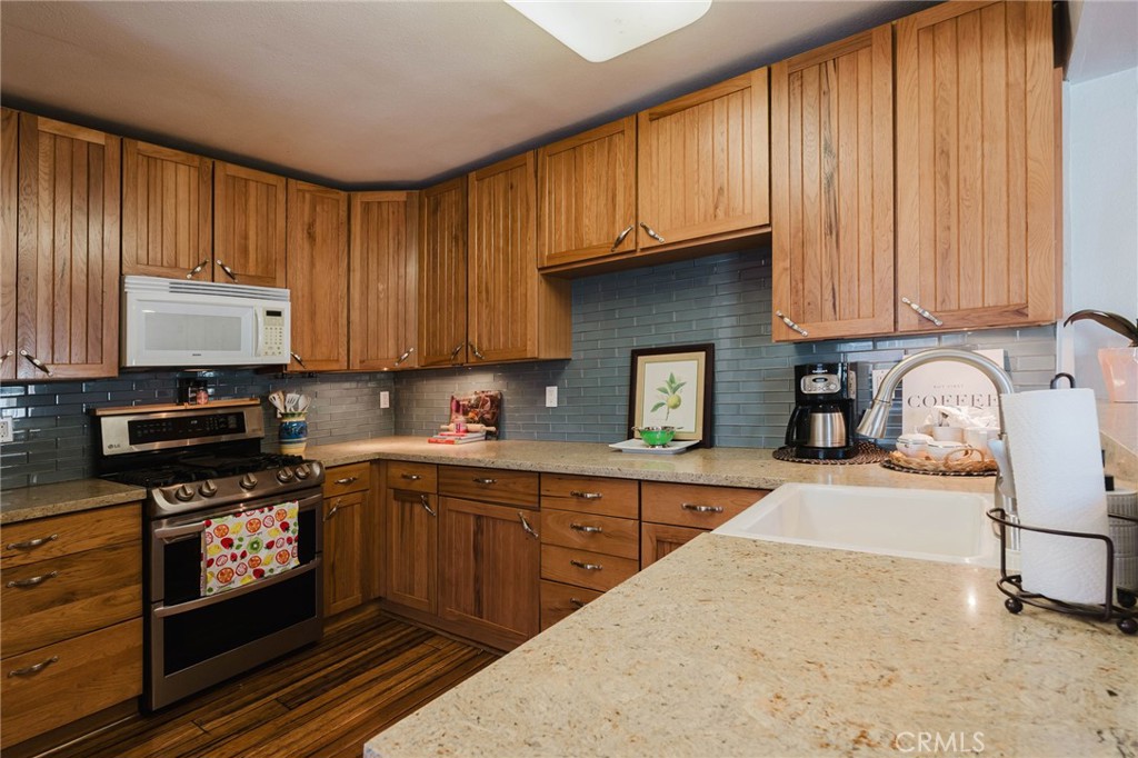 6160 Pepperwood