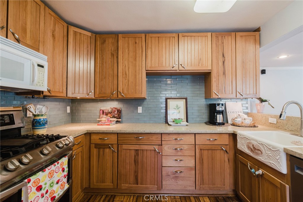 6160 Pepperwood