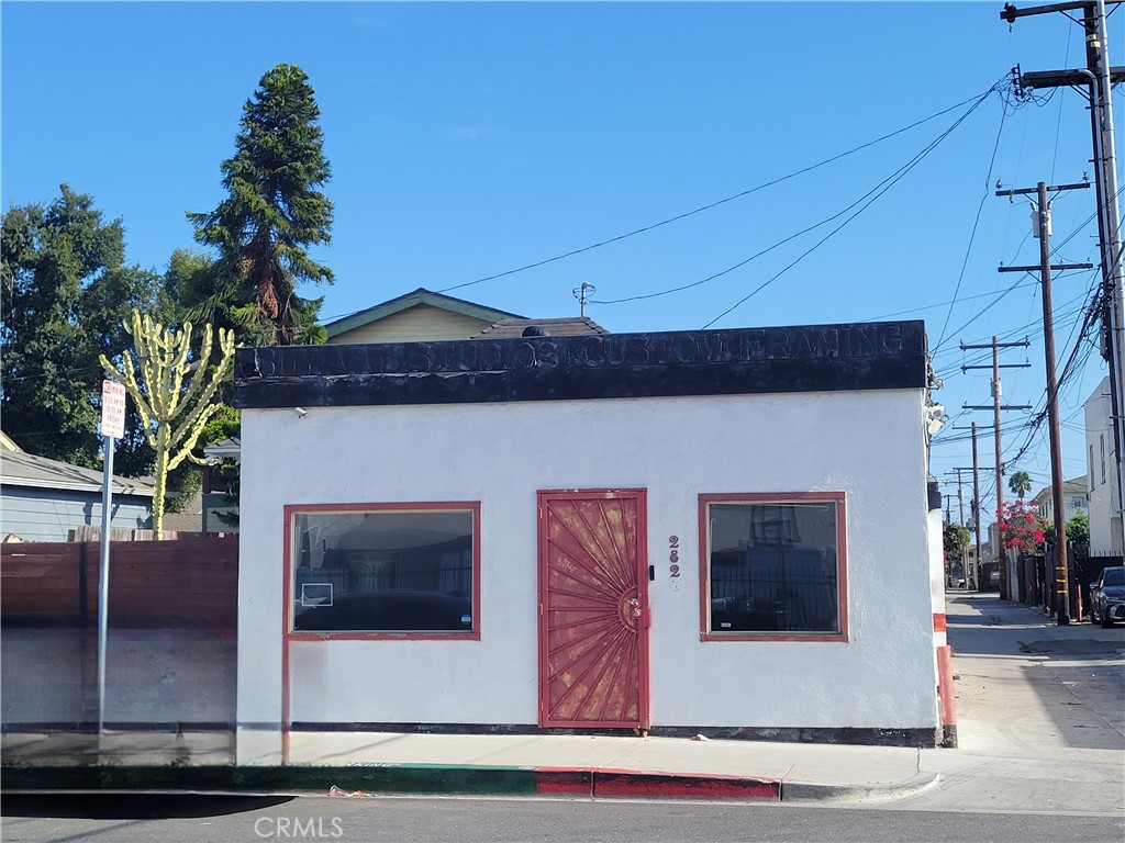 2828 E 10th