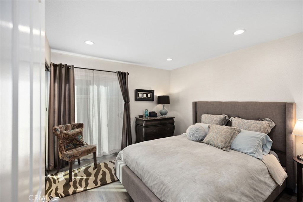 12 Dauphin