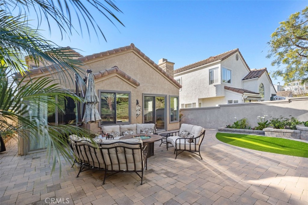 12 Dauphin