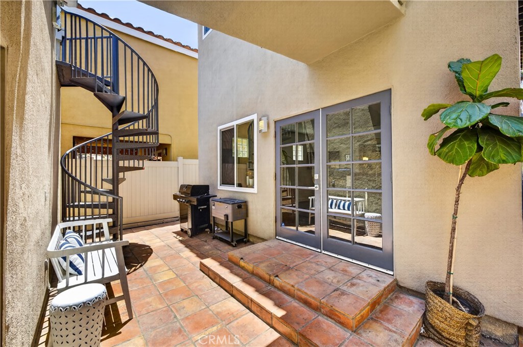 330 Ultimo Avenue