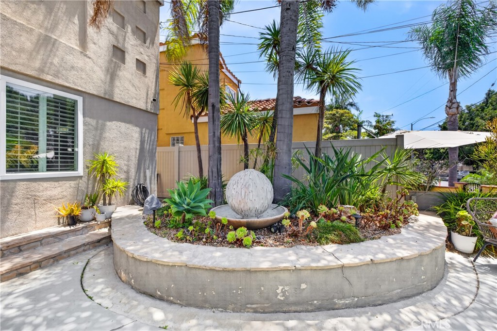 330 Ultimo Avenue