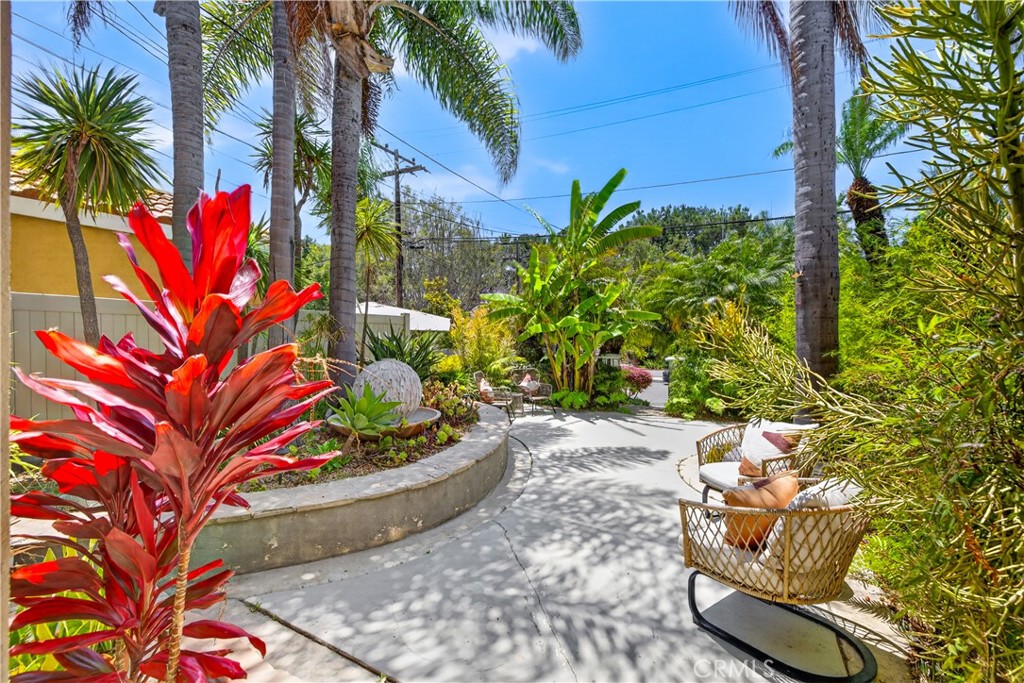 330 Ultimo Avenue