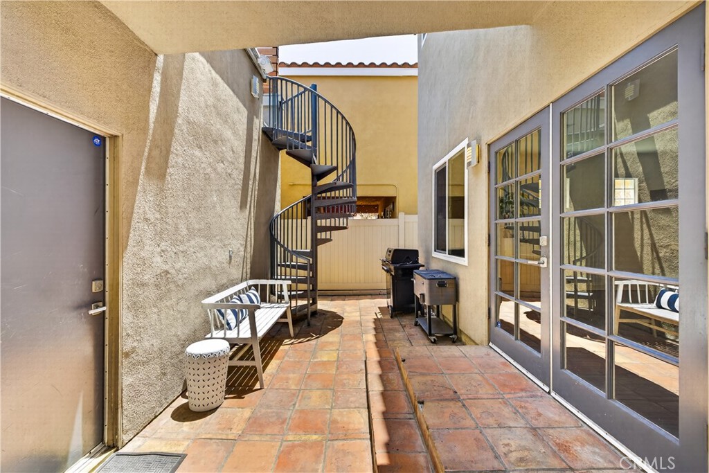 330 Ultimo Avenue