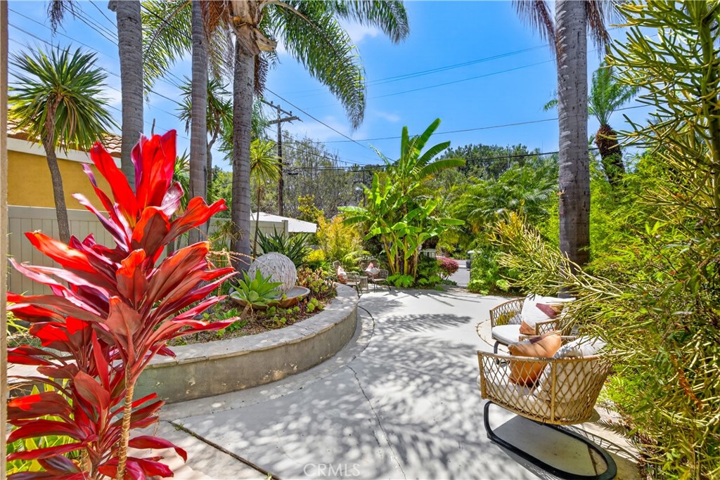 330 Ultimo Avenue