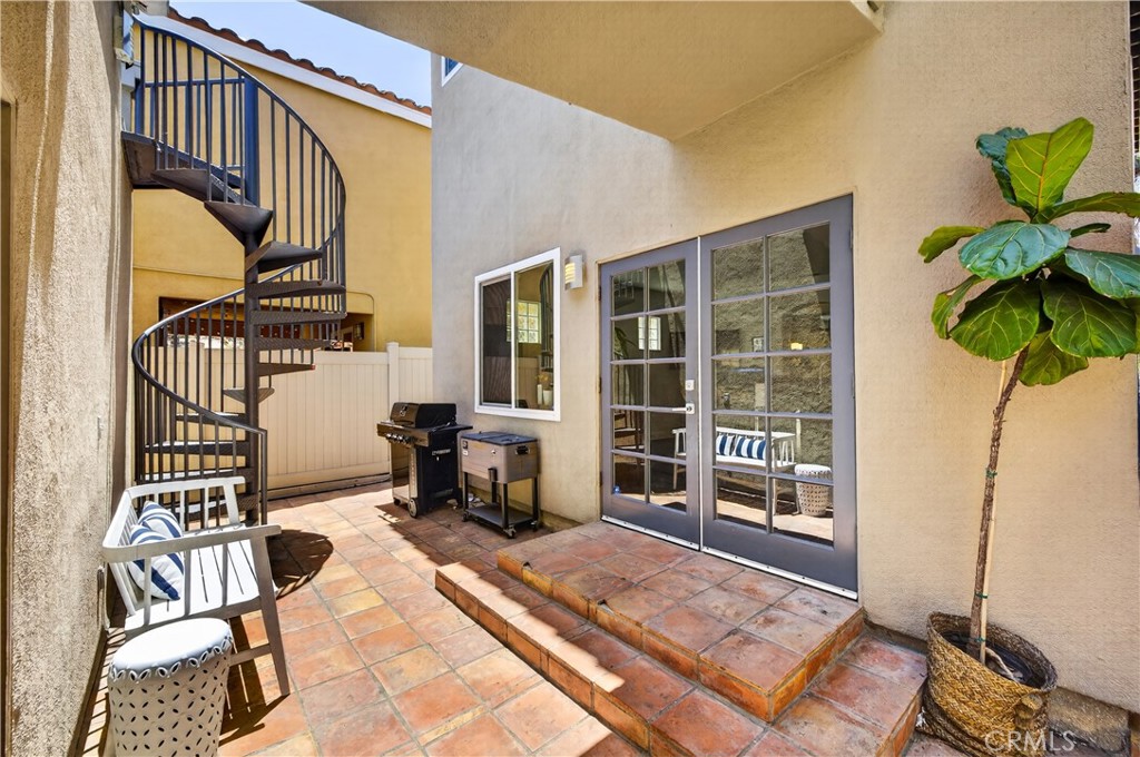 330 Ultimo Avenue