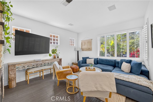 330 Ultimo AVE