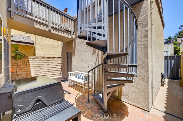 330 Ultimo AVE