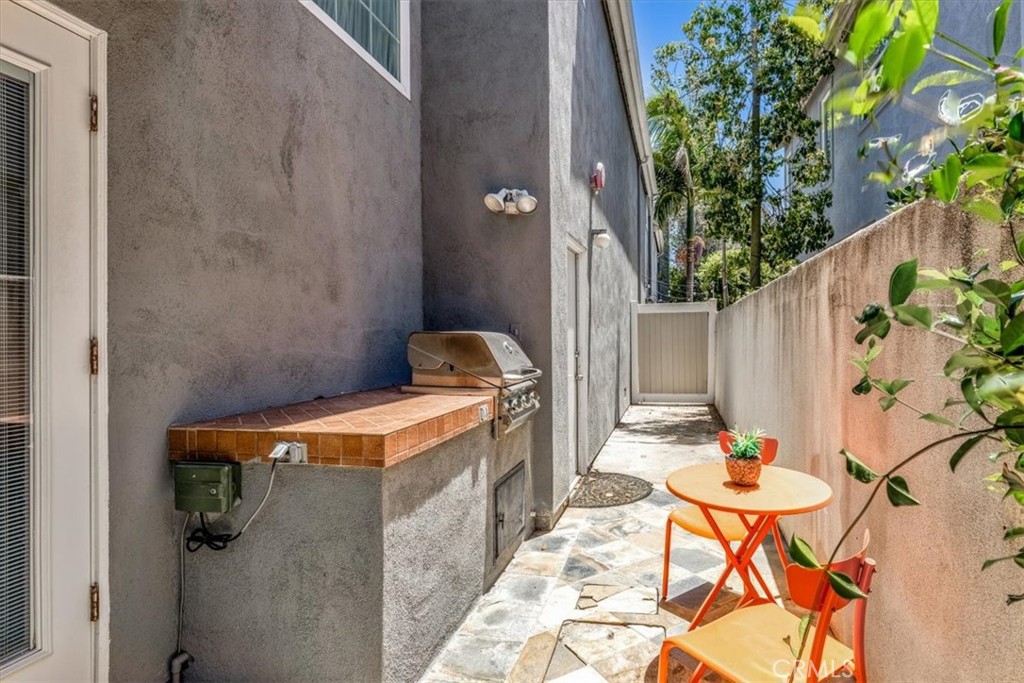 2626 Santa Ana 3