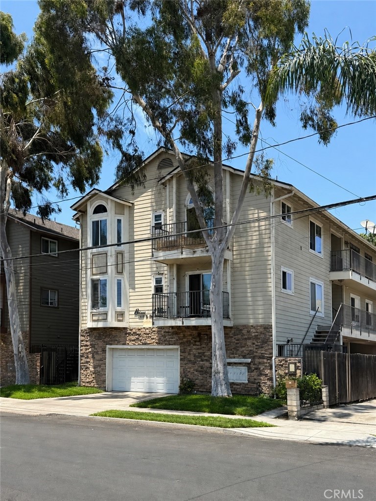 1637 E 5th Street 302
