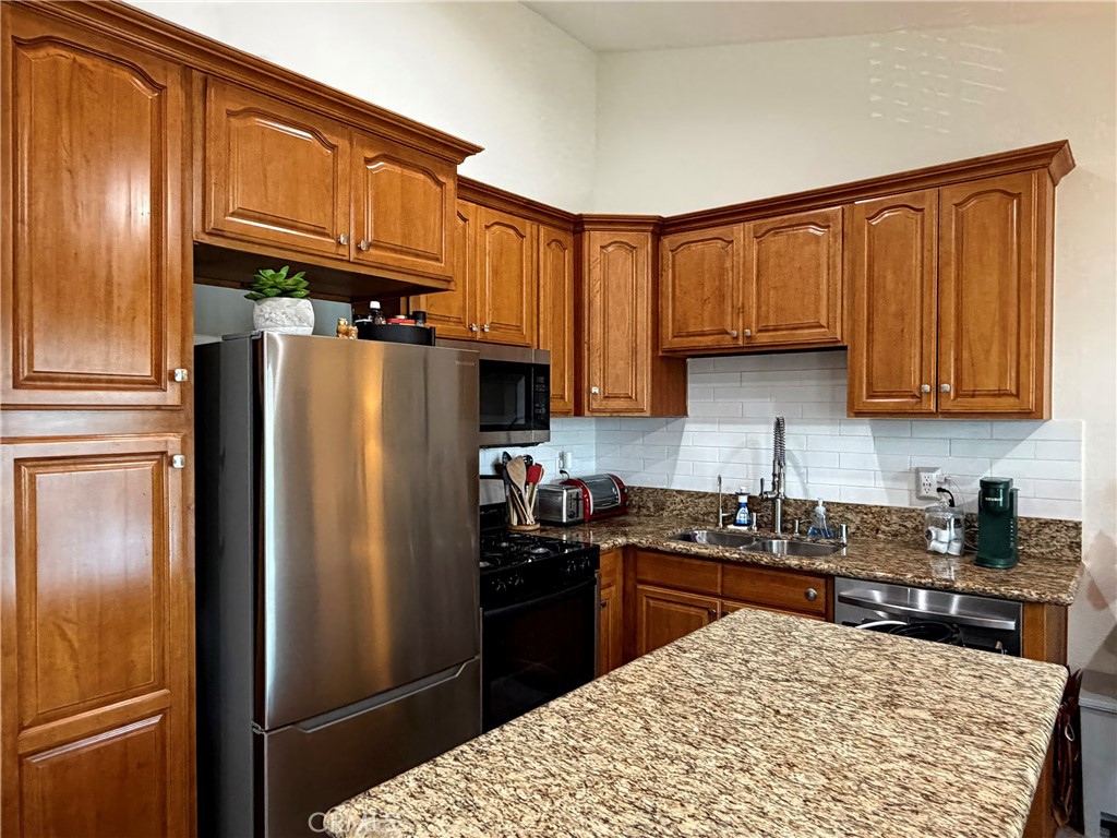 1637 E 5th Street 302