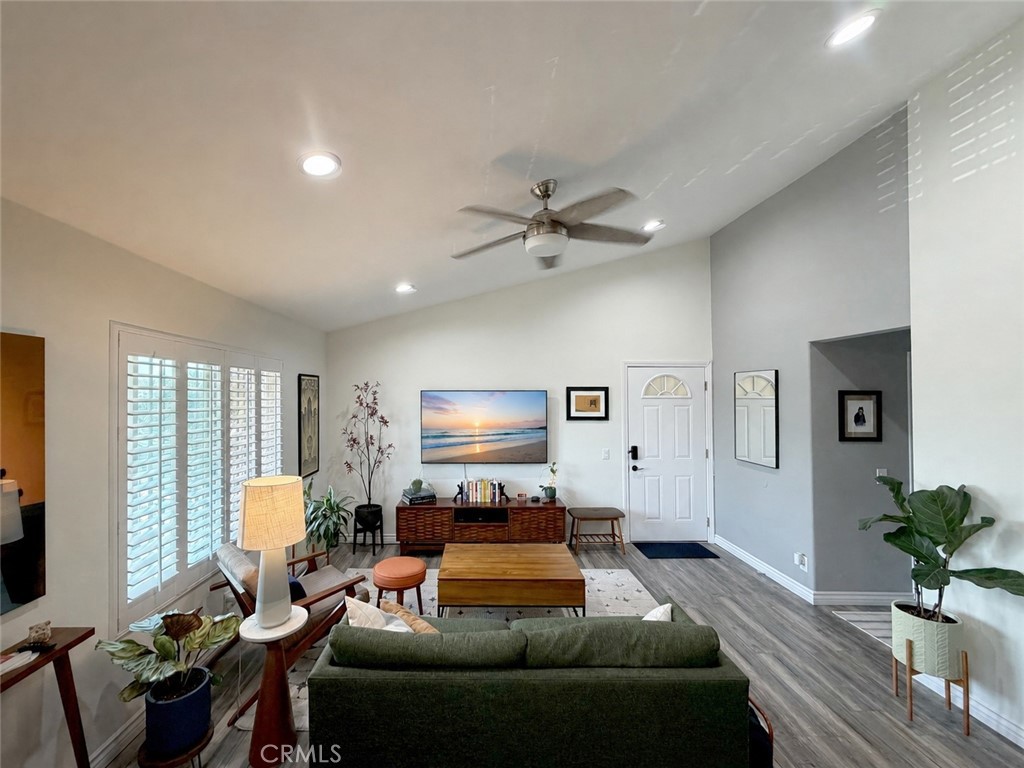 1637 E 5th Street 302