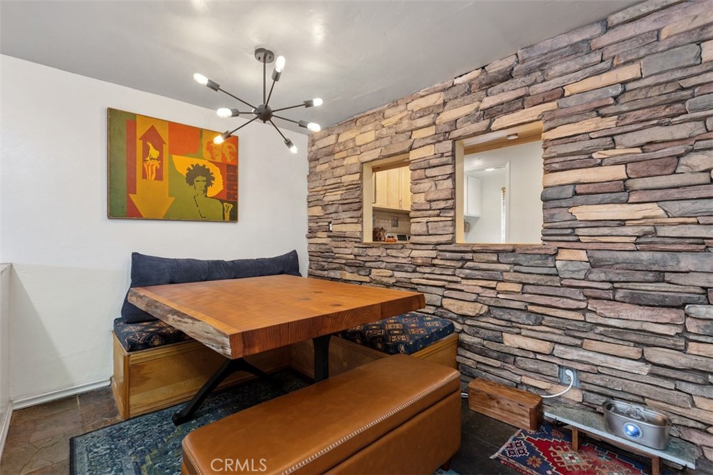 23821 Hillhurst 4