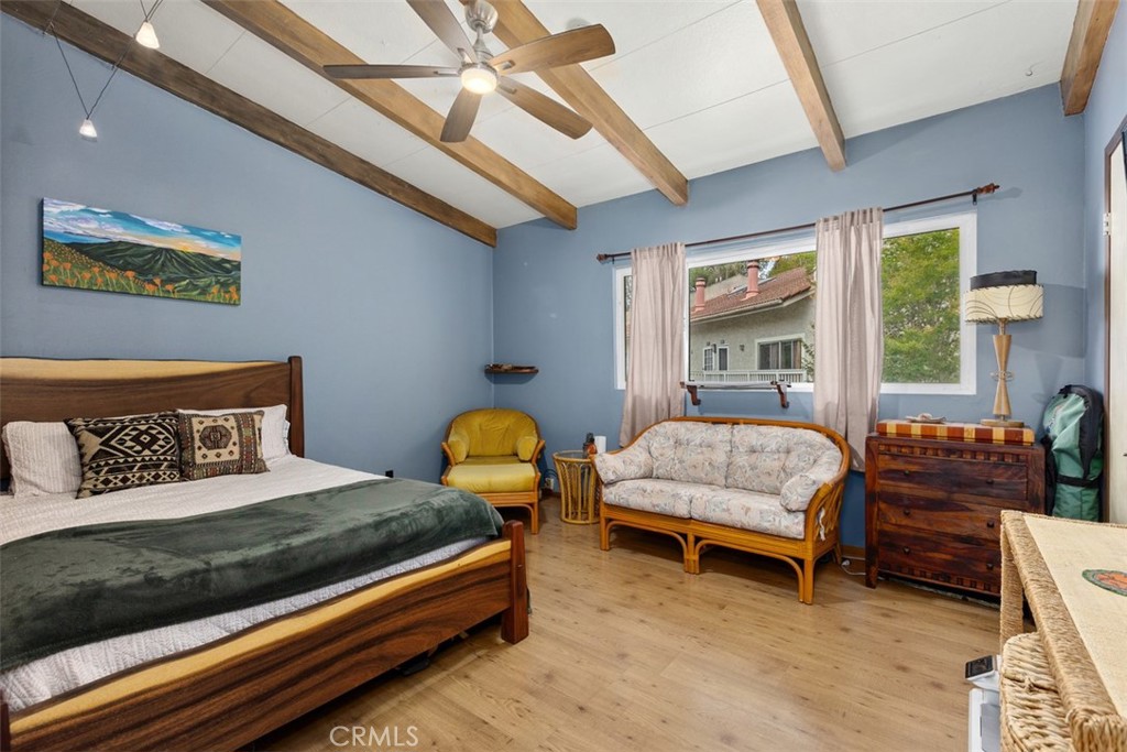 23821 Hillhurst 4