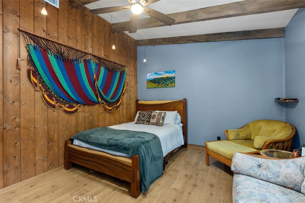 23821 Hillhurst 4
