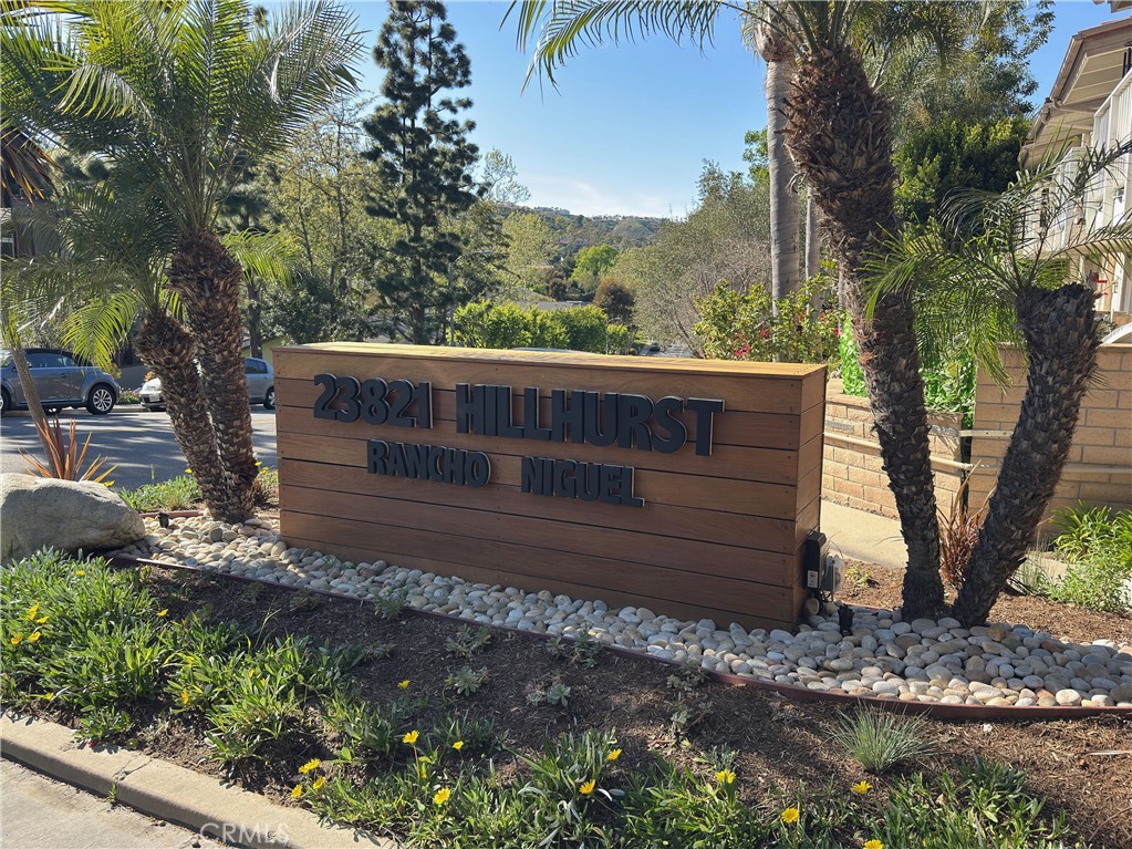 23821 Hillhurst 4
