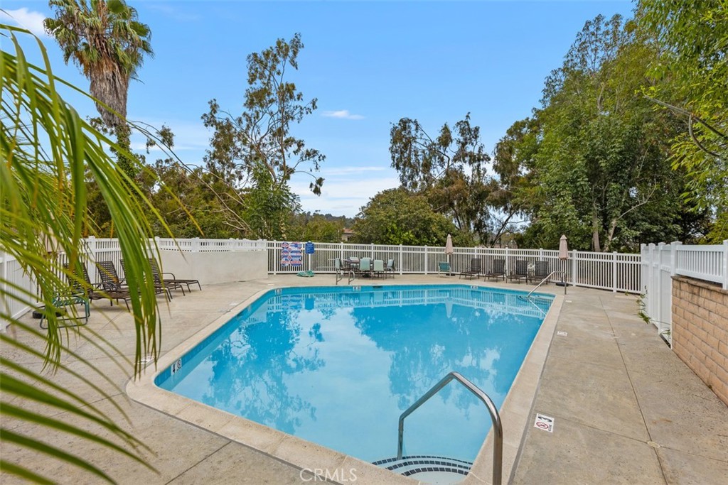 23821 Hillhurst 4