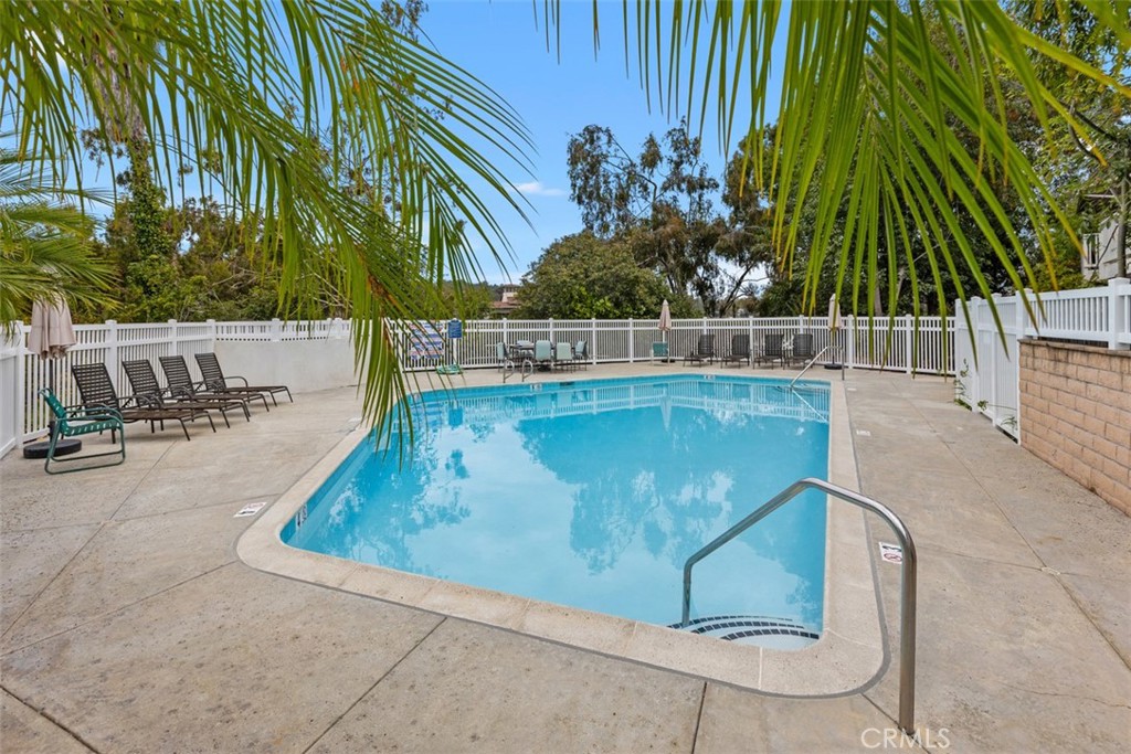 23821 Hillhurst 4