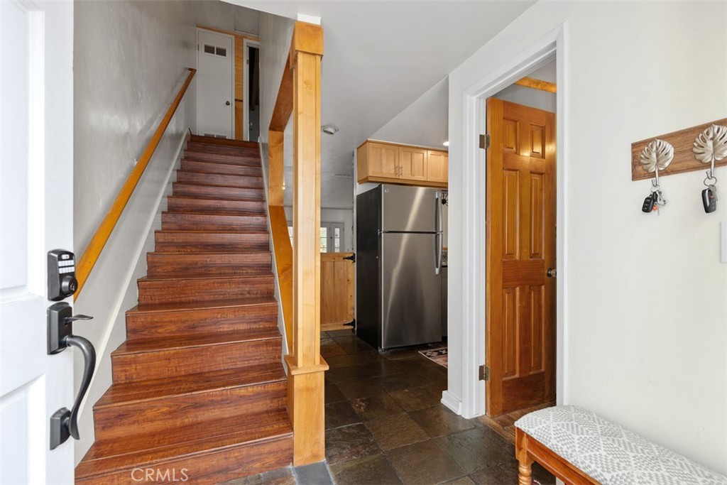 23821 Hillhurst 4